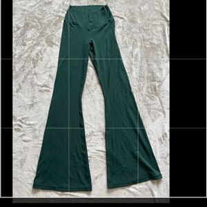 Aerie offline bootleg leggings green. Sz medium